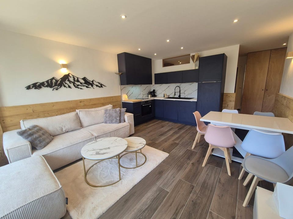 Tignes - 2 pièces rénové 42m², 4 pers, pied des pistes, balcon sud, WiFi - FR-1-502-598 Apartment in Tignes