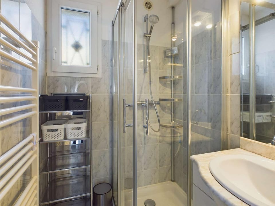 Maison mitoyenne 5 pers, chambres climatisées, parking, animaux, wifi inclus - FR-1-326-859 Apartment in Marseillan