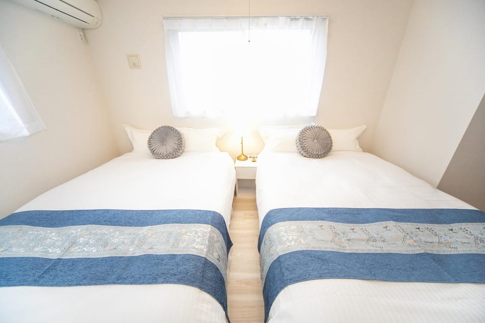 Bedroom, air conditioner