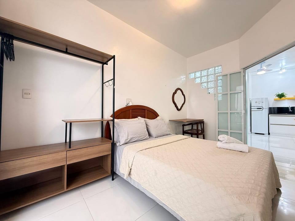 Bed, Bedroom, towels, wardrobe