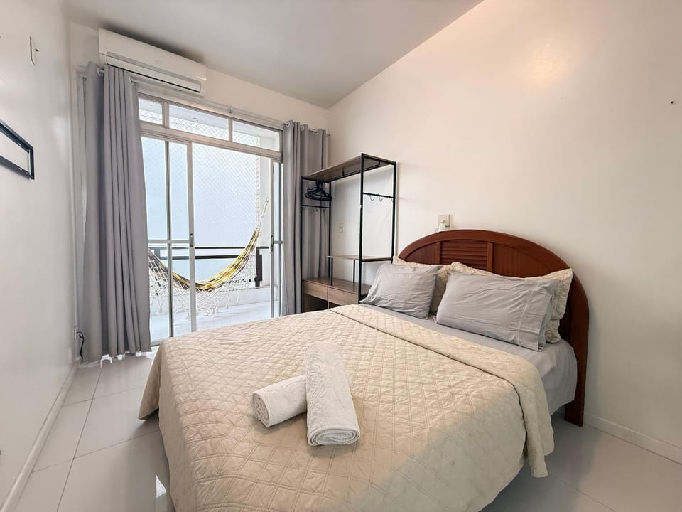 Bed, Bedroom, towels, wardrobe