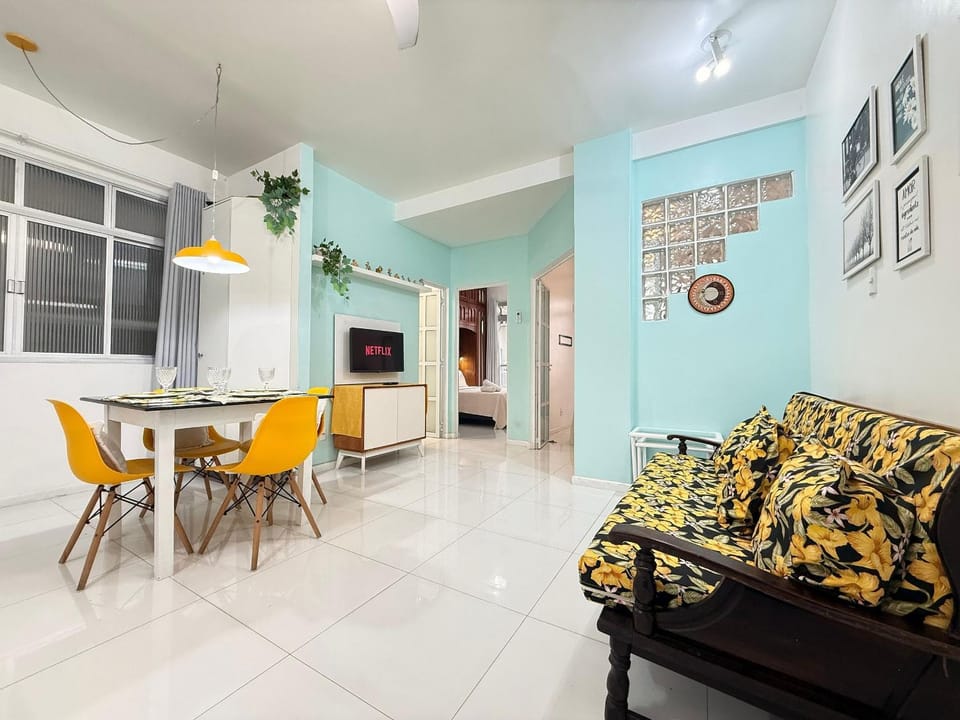Communal lounge/ TV room, TV and multimedia, Kitchen or kitchenette, Living room, Seating area, Dining area