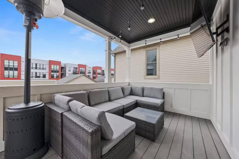 Patio, View (from property/room), Living room, Seating area