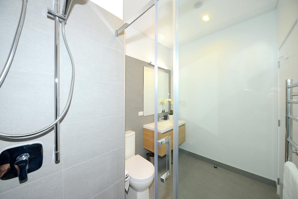 Shower, Toilet, Bathroom, towels