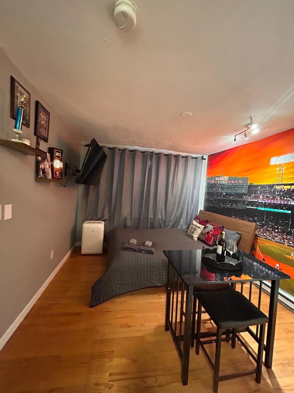TV and multimedia, Living room, Seating area, Dining area
