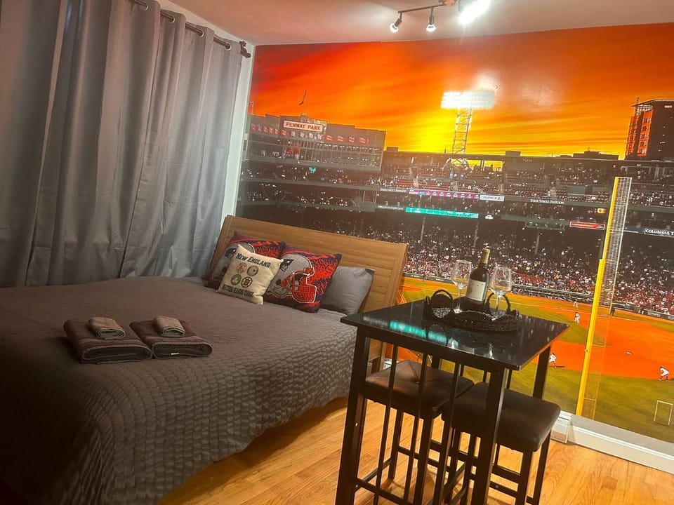 Bed, Living room, Photo of the whole room, Seating area, Dining area, Bedroom