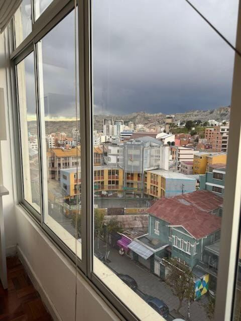 Day, Neighbourhood, Fitness centre/facilities, Evening entertainment, Mountain view, Street view, Supermarket/grocery shop, Location
