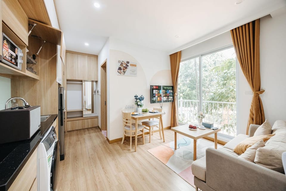 TV and multimedia, Living room, Seating area, stove