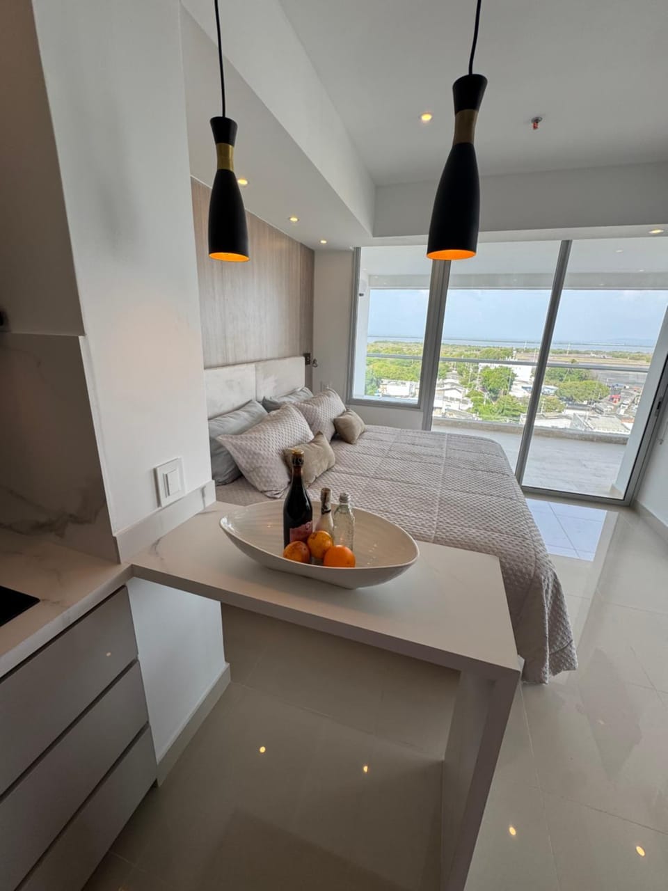 Photo of the whole room, Sea view