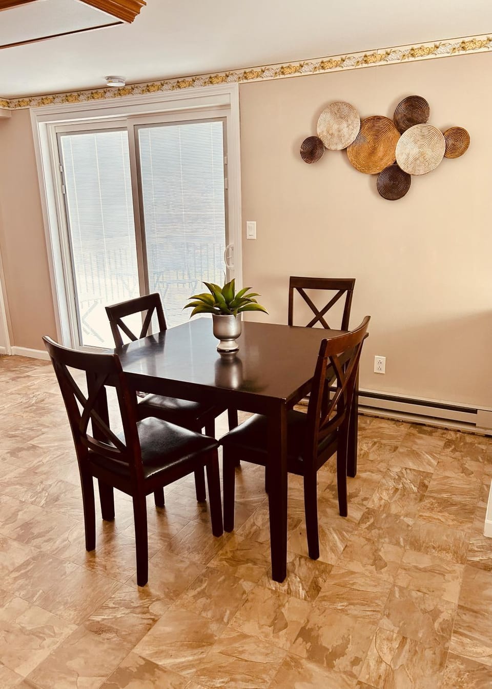 Seating area, Dining area