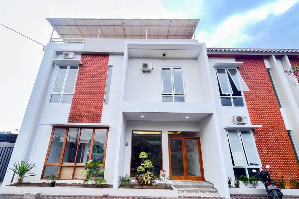 Facade/entrance