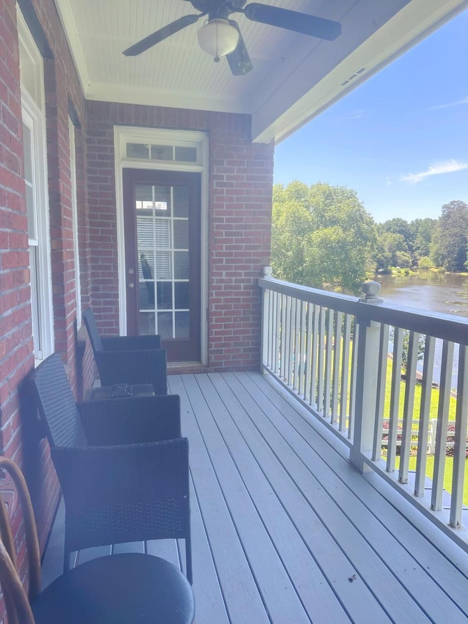 Entire 4BR Lakeview Home with Parking Fast Wi-Fi Conyers Apartment in Conyers