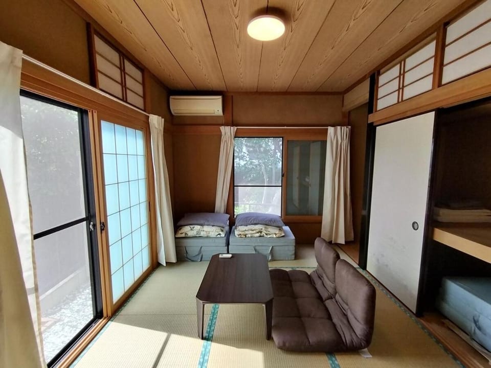 Traditional 2-Story Japanese Home Near Narita House in Narita