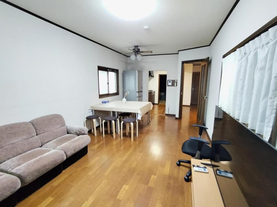 Traditional 2-Story Japanese Home Near Narita House in Narita