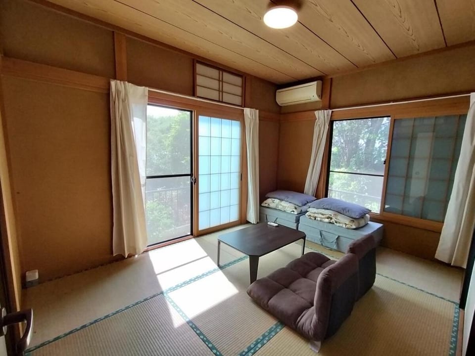 Traditional 2-Story Japanese Home Near Narita House in Narita
