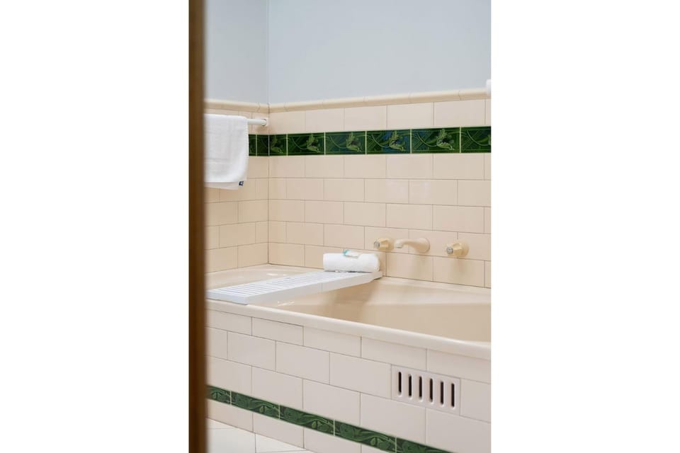 Bathroom, Bath