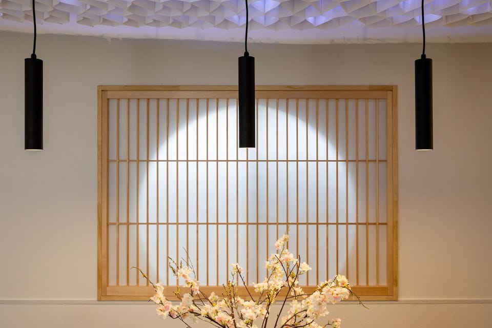 Photo of the whole room, Dining area