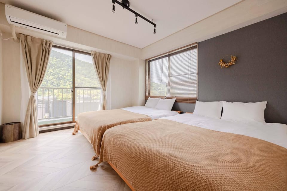 Bed, Bedroom, air conditioner