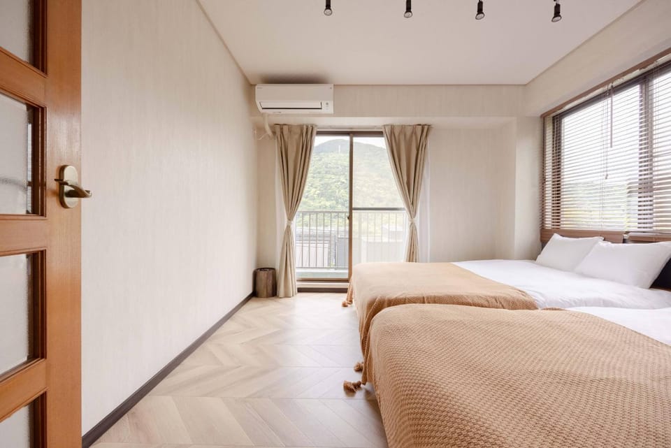 Bed, Bedroom, air conditioner