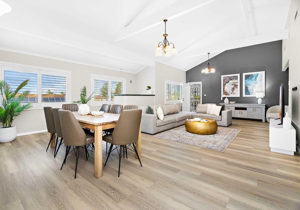 TV and multimedia, Living room, Seating area, Dining area