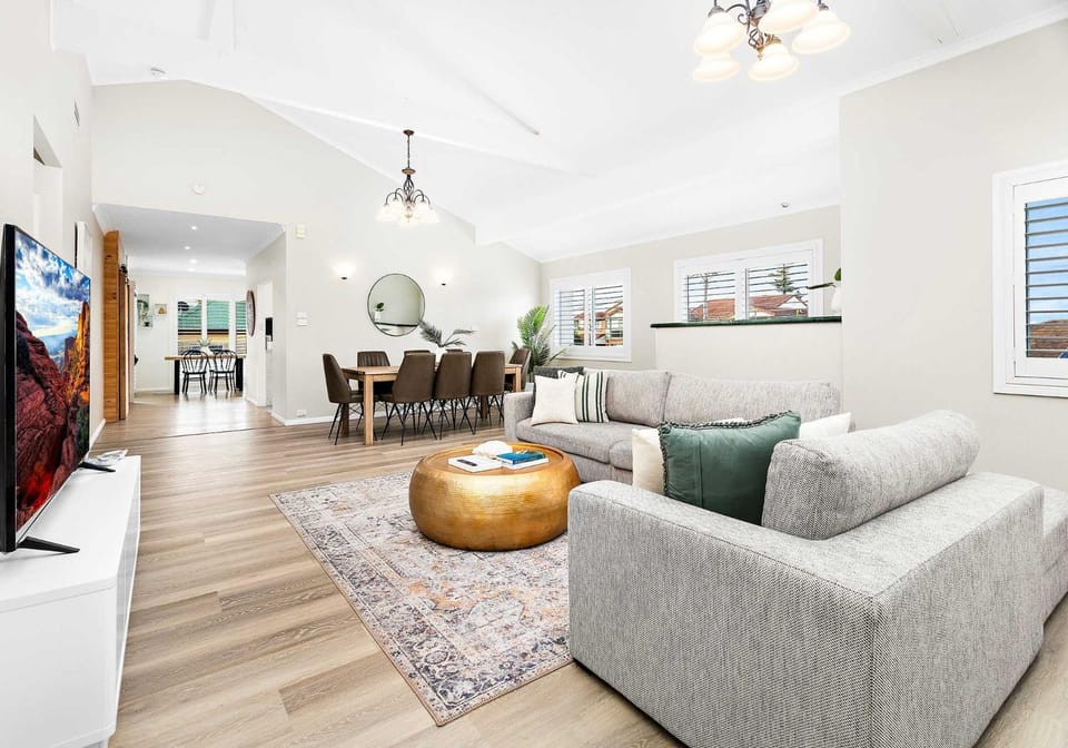 TV and multimedia, Living room, Dining area