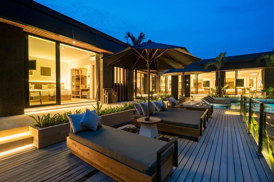 Property building, Seating area, Pool view, Swimming pool, sunbed