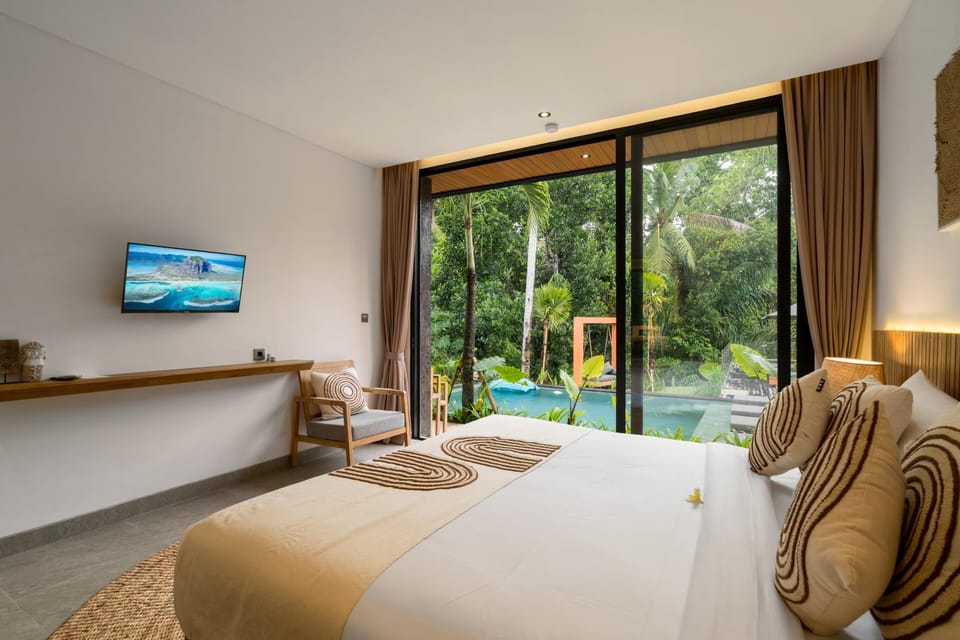 Bed, TV and multimedia, View (from property/room), Bedroom, air conditioner