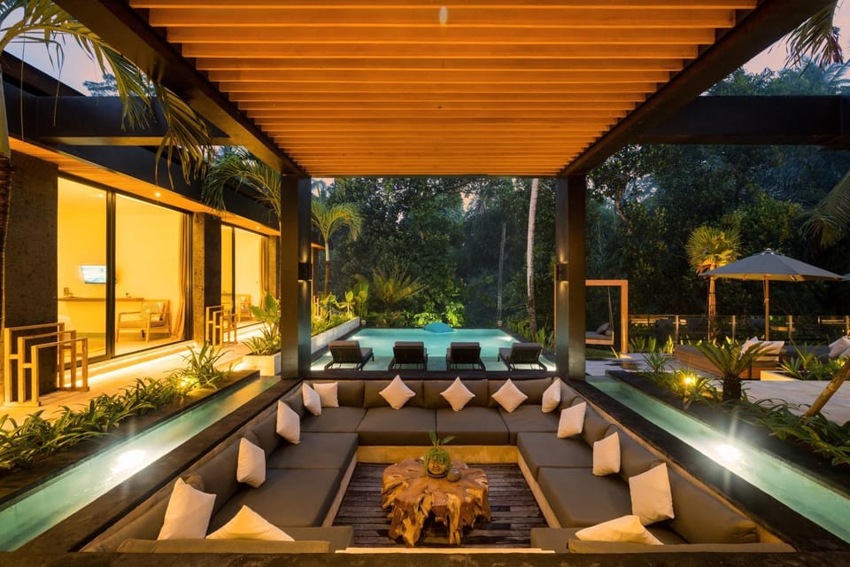 Pool view, Swimming pool, sunbed