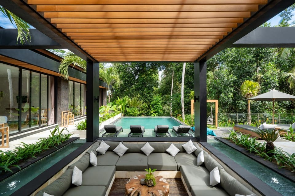 Pool view, Swimming pool, sunbed