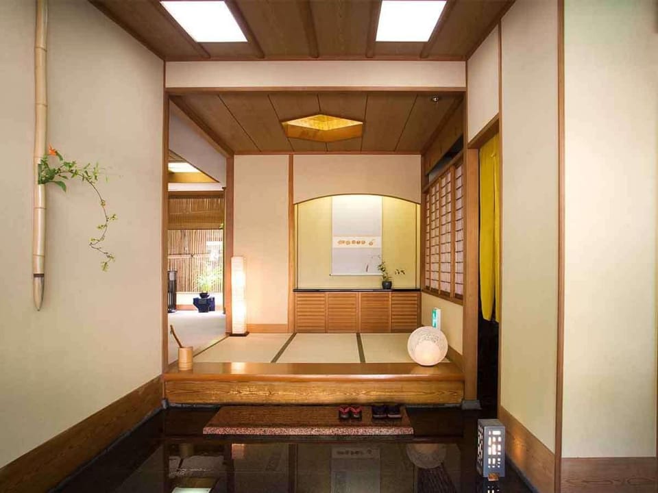 kanazawayuwakuonsen nihonryourisakaeya Ryokan in Kanazawa