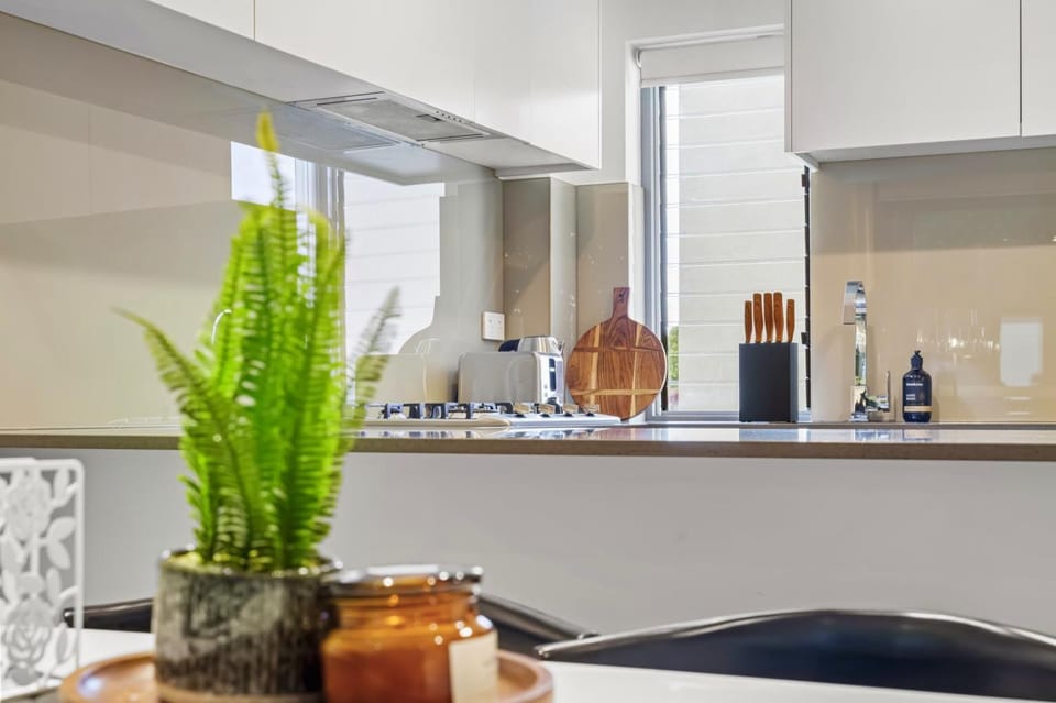 2 Beds near Newtown Station Apartment in Sydney
