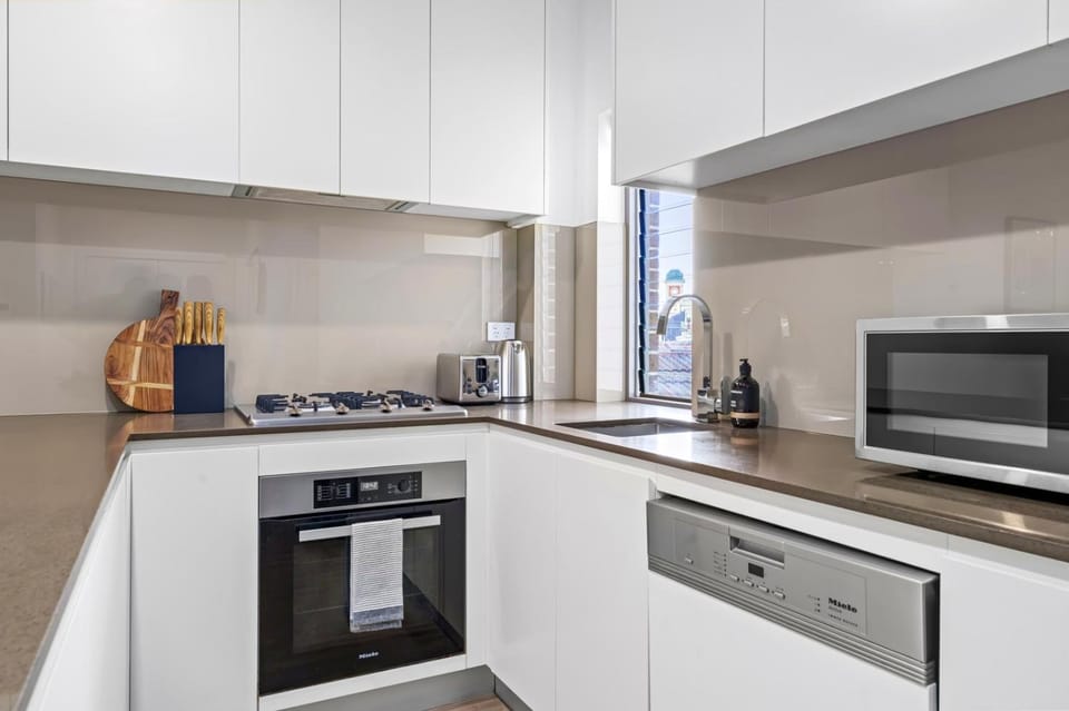 2 Beds near Newtown Station Apartment in Sydney