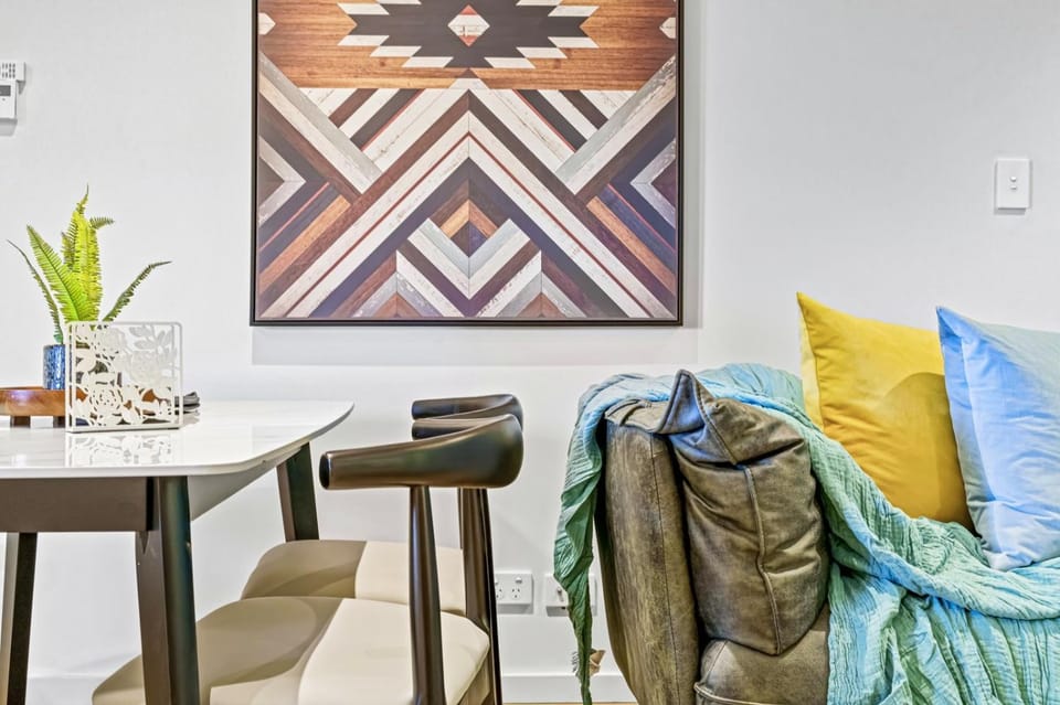 2 Beds near Newtown Station Apartment in Sydney