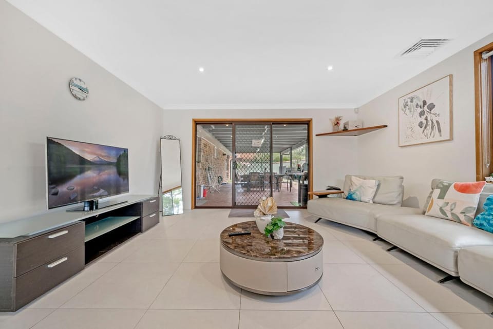 Sunny Pool Access Home for Family House in Sydney
