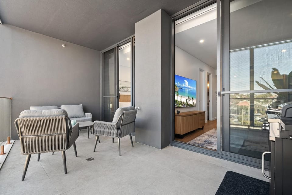 Charming 1-Bed with Rooftop Access & Parking Apartment in Perth