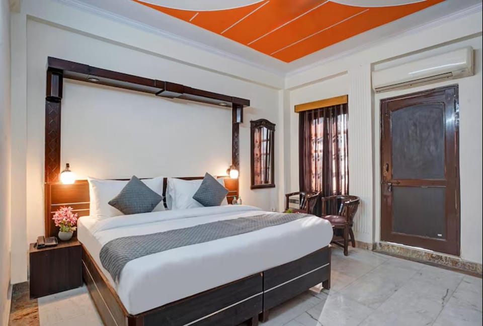 Bed, Photo of the whole room, Bedroom, air conditioner