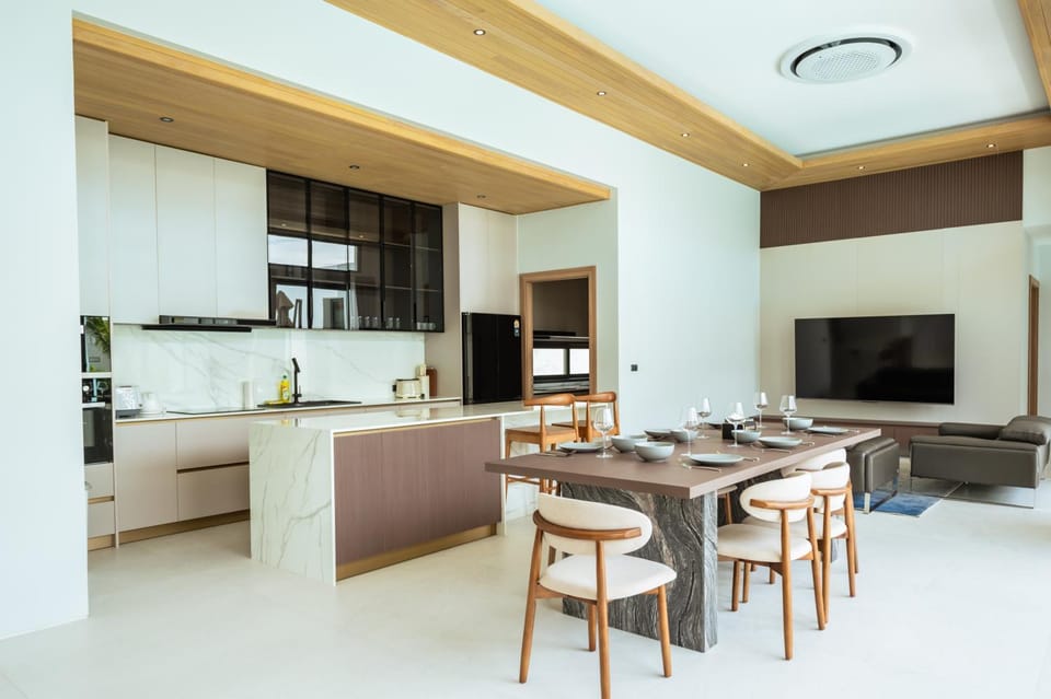 Kitchen or kitchenette, Living room, Seating area, Dining area