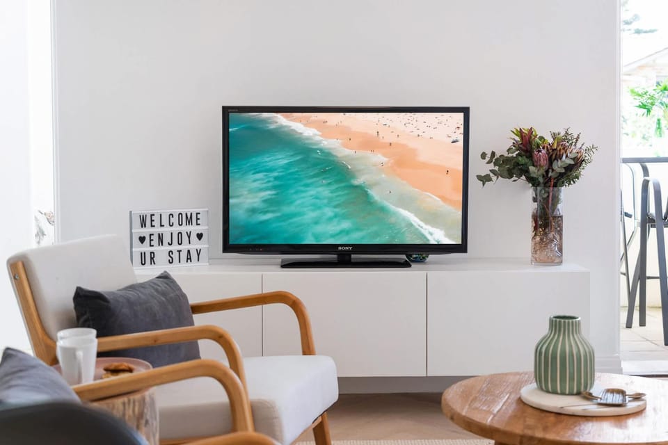 TV and multimedia, Living room, Seating area, Evening entertainment