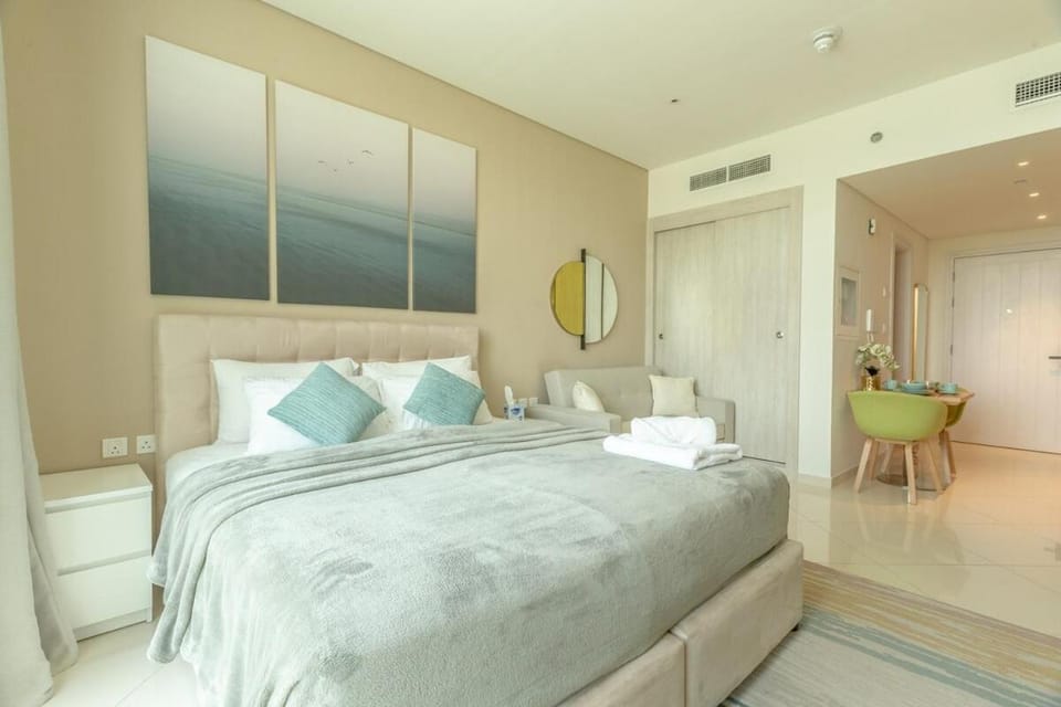 Sea-View Studio at Seven Palm Apartment in Dubai