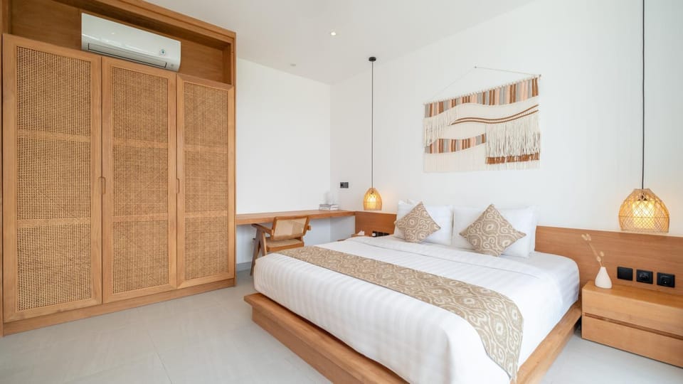Bed, Photo of the whole room, Bedroom, wardrobe, air conditioner