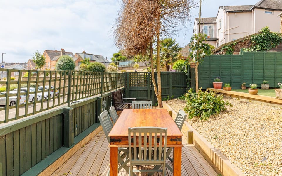 Heart of Cowes - 10 Guests, 200m to Town, Sea View House in England