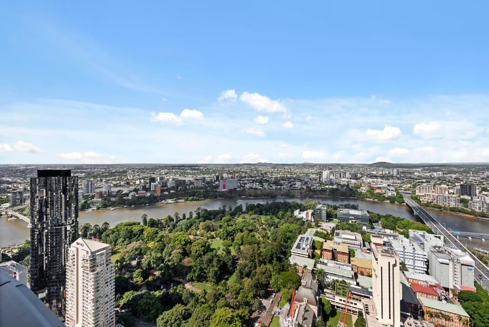 Queens Wharf - Luxe 2BR with Stunning Views & Pool Apartment in Brisbane City