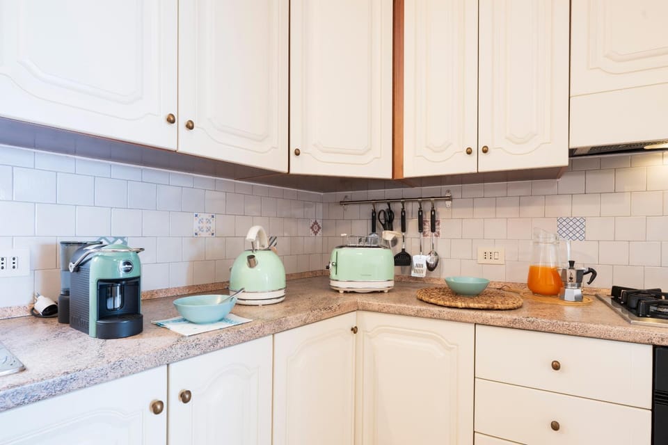 minibar, stove, toaster, kitchen