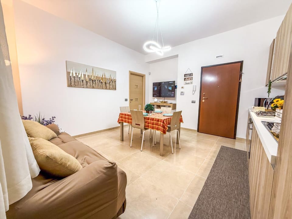 TV and multimedia, Kitchen or kitchenette, Living room, Seating area, Dining area