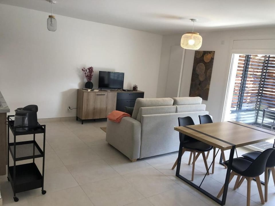 Living room, Dining area, kitchen