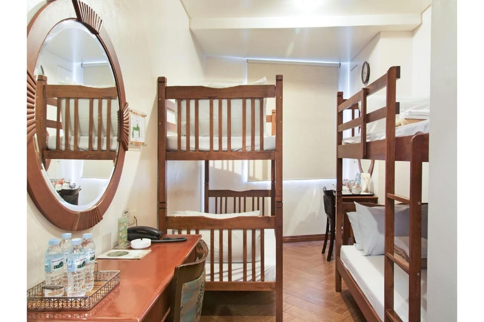 Bedroom, bunk bed
