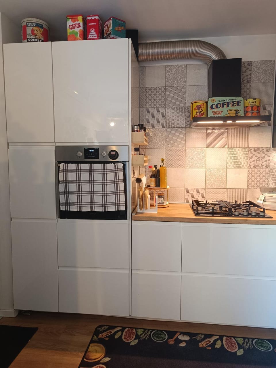 Kitchen or kitchenette, oven, stove