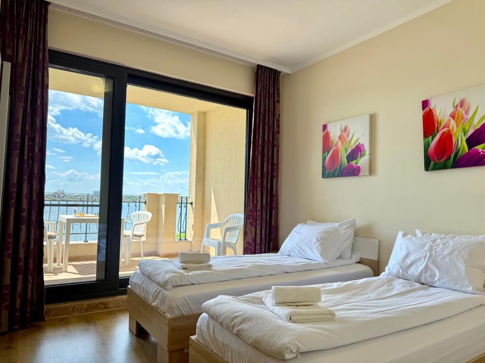 Bed, View (from property/room), Balcony/Terrace, Photo of the whole room, Bedroom, towels