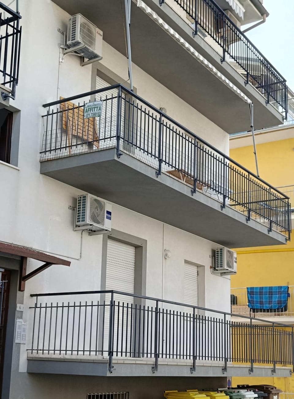 Property building, Balcony/Terrace, air conditioner