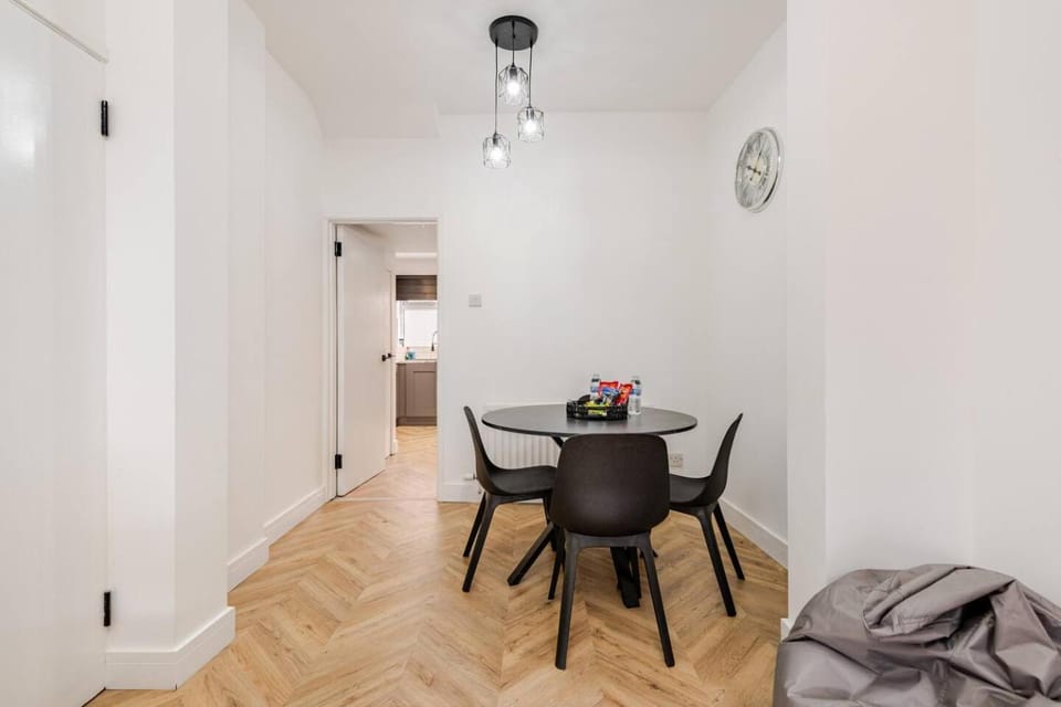 Modern 2BR Free Parking Walk to City House in Belfast